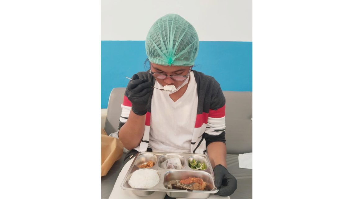 Tim Dokkes Polres Simalungun pemeriksaan Food Safety menu makanan dan minuman yang disiapkan di SPPG Polres Simalungun 2.