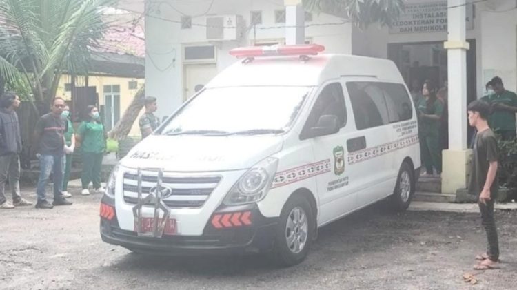 Jenajah Siswa Calon TNI AD, GGG saat diberangkatkan dari ruangan jenajah RSUD dr Djasamen Saragih Kota Pematangsiantar