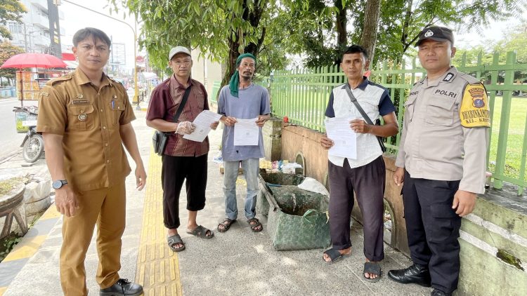 Bhabinkamtibmas Polsek Siantar Selatan Sambang Kamtibmas kepada PKL Jalan Gereja