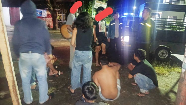 Personil Polsek Siantar Timur respon cepat bubarkan kerumunan Pemuda di Jalan Ksatria Lorong 23 BDB