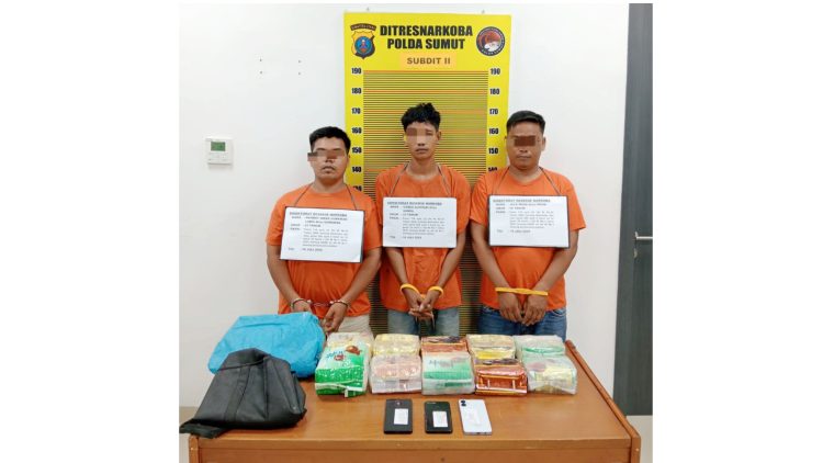 Dua kurir narkoba di perairan Kuala Bangka, Kecamatan Kualuh Hilir, Kabupaten Labura dan pengendali yang ditangkap polisi. (Foto Ist)