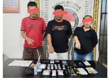 Ketiga pelaku terduga pengedar dan barang bukti 