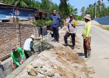 Bhabinkamtibmas Polsek Siantar Marihat Sambang Kamtibmas kepada Pokmas di Jalan Manunggal Karya