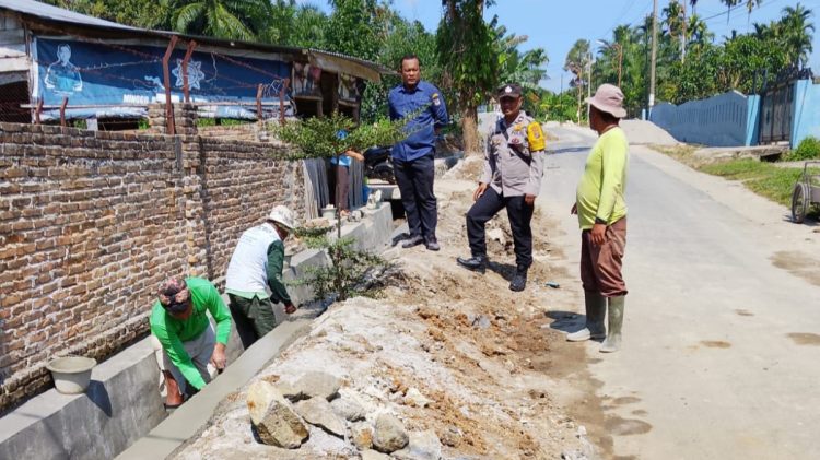 Bhabinkamtibmas Polsek Siantar Marihat Sambang Kamtibmas kepada Pokmas di Jalan Manunggal Karya