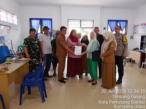 Bhabinkamtibmas Kelurahan Timbang Galung AIPTU Deddy Syam selesaikan selisih paham warga Jalan Silimakuta Belakang dengan mediasi