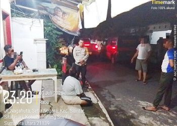personil piket Polsek Siantar Martoba ​AIPDA M.Y.Bangun, ​AIPDA L.H. Barus dan BRIPKA Z. Purba respon cepat pengecekan TKP keributan di Jalan Lapangan Tembak Perum Setia Negara