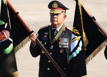 Kapolda Sumut Irjen Pol. Whisnu Hermawan Februanto, S.I.K., M.H menerima langsung Tanda Kehormatan Nugraha Sakanti. (Foto Ist)