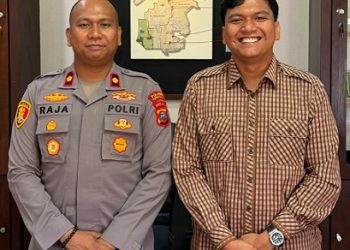 Tokoh muda Sumut, Tumpal Utrecht Napitupulu SH, MH -Kapolsek Medan Labuhan Kompol D Raja Putra Napitupulu. (Foto Ist)