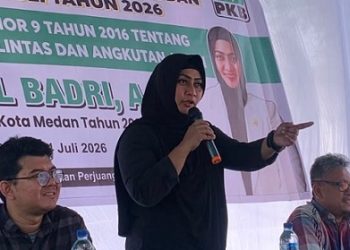 Anggota DPRD Kota Medan, Lailatul Badri saat menggelar pelaksanaan sosper Perda No 9 Tahun 2016 tentang Penyelenggarahan Lalu Lintas dan Angkutan Jalan. (Foto Ist)