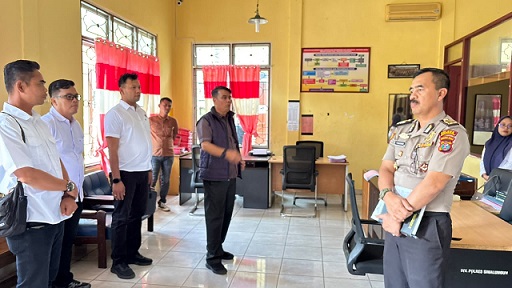 Tim Polda Sumut saat meninjau ruangan Unit PPA Sat Reskrim Polres Simalungun