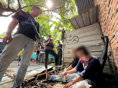 Polisi menggerebek sarang narkoba di kawasan Sei Mencirim, Kabupaten Deli Serdang (Foto Ist)