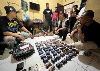 Polisi menggerebek sebuah rumah kos yang dijadikan gudang penyimpanan vape narkoba asal Malaysia di Jalan Pasundan, Medan Petisah (Foto Ist)