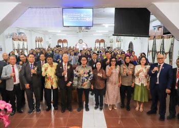 Wali Kota Pematangsiantar Wesly Silalahi SH MKn diwakili Staf Ahli Bidang Pemerintahan Dra Happy Oikumenis Daely menghadiri Pembukaan Rapat Sinode Kerja ke-48 Gereja Pentakosta, di Gedung Gereja Pentakosta Jalan Lingga Kelurahan Toba Kecamatan Siantar Selatan