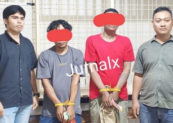 Kedua pelaku Curat, H alias Mbah dan RNDS saat diserahkan ke RTP Polres Pematangsianțar untuk ditahan.