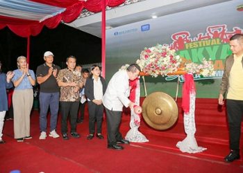 pemukulan gong oleh Wali Kota Wesly didampingi Dandim 0207/Simalungun Letkol Inf Agus Muchtadi Rangkuti SE MIP, Kapolres Pematangsiantar AKBP Sah Udur T.M. Sitinjak SH. SIK. MH serta Unsur Forkopimda Kota Pematangsiantar dan Kabupaten Simalungun.