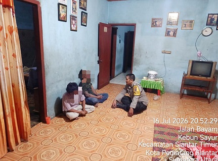 Bhabinkamtibmas AIPTU Ungkap Hutagalung dan Unit Reskrim BRIGPOL P. Purba respon cepat lakukan pengecekan TKP dan mediasi keributan di Gang Aman
