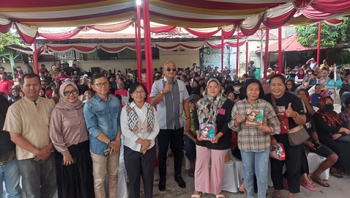 Ketua Fraksi PDI Perjuangan DPRD Kota Medan, Robi Barus SE M.AP saat Sosialisasi Perda Kota Medan No.3 Tahun 2024 tentang Perlindungan dan Pengembangan UMKM di Jalan Buku, Kelurahan Sei Putih Barat, Medan Petisah (Foto Ist)
