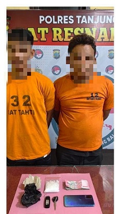 Kedua tersangka MS alias Sa dan SN alias Syaf serta barang bukti diamankan Sat Resnarkoba Polres Tanjungbalai