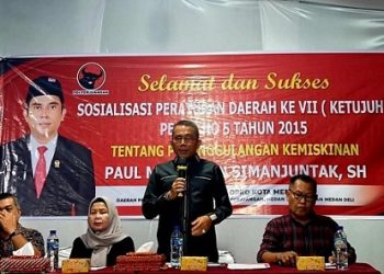 Anggota DPRD Medan Paul Mei Anton Simanjuntak (MAS) saat sosialisasi Perda (Sosper) ke VII Tahun 2026 produk hukum Pemko Medan Perda No 5 Tahun 2015 tentang Penanggulangan Kemiskinan. (Foto Ist)