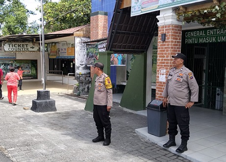Piket Bhabinkamtibmas Aiptu Deddy Syam SH dan Aiptu R.P Damanik melaksanakan patroli objek vital Taman Hewan