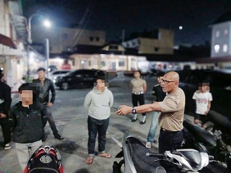 Timsus Dayok Mirah saat amankan dua sepedamotor knalpot brong di Mako Polres Pematangsiantar
