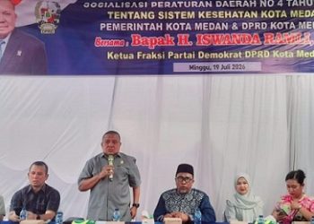 Ketua Fraksi Partai Demokrat, DPRD Kota Medan H. Iswanda Ramli SE saat menggelar Sosialisasi Peraturan Daerah (Perda) Kota Medan No 4 Tahun 2012 tentang Sistem Kesehatan. (Foto Ist)
