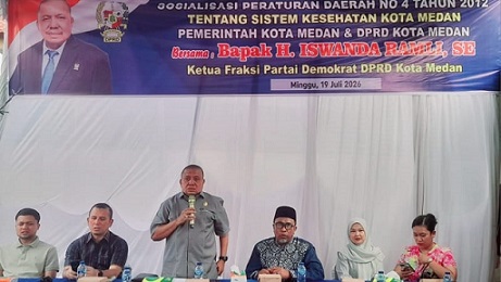 Ketua Fraksi Partai Demokrat, DPRD Kota Medan H. Iswanda Ramli SE saat menggelar Sosialisasi Peraturan Daerah (Perda) Kota Medan No 4 Tahun 2012 tentang Sistem Kesehatan. (Foto Ist)