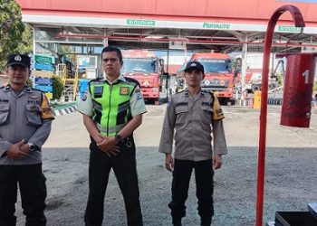 Piket Bhabinkamtibmas AIPDA Saut M. Manurung dan AIPDA I. Surya Darma patroli objek vital di Depot Pertamina
