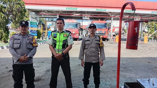 Piket Bhabinkamtibmas AIPDA Saut M. Manurung dan AIPDA I. Surya Darma patroli objek vital di Depot Pertamina