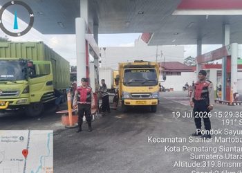piket AIPTU Frans Saragih, AIPDA T. Ivo Perangin angin, AIPDA Andriansyah Sinulingga dan BRIPKA Agus Rumahorbo monitoring dan pengamanan pengisian BBM di SPBU