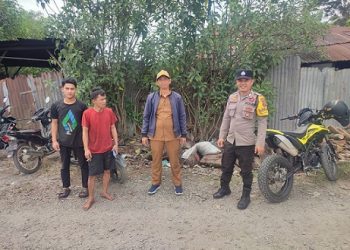 Bhabinkamtibmas Kelurahan Bah Kapul BRIPKA Sunandar bersama Lurah Bah Kapul melakukan sambang kamtibmas di usaha pakan ternak di Jalan Sibatu