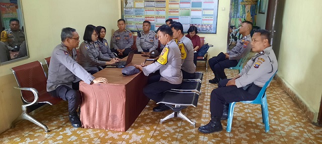 Kasat Binmas AKP Maxi J. Manurung Supervisi kepada Bhabinkamtibmas Polsek Siantar Selatand