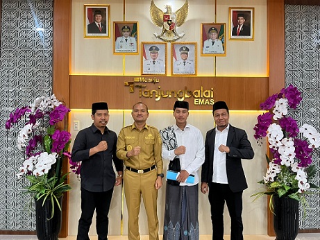 Wali Kota Tanjungbalai Mahyaruddin Salim Berangkatkan M Rijal Hafiz Al Muttaqin Nasution Calon Mahasiswa Kuliah ke Al-Ahgaff University Yaman