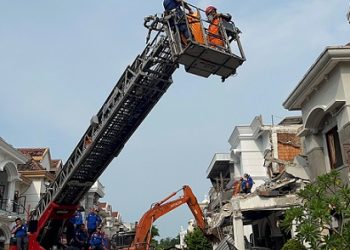 Ledakan dahsyat di kawasan perumahan elite Kompleks Grand Polonia, Medan (Foto Ist)