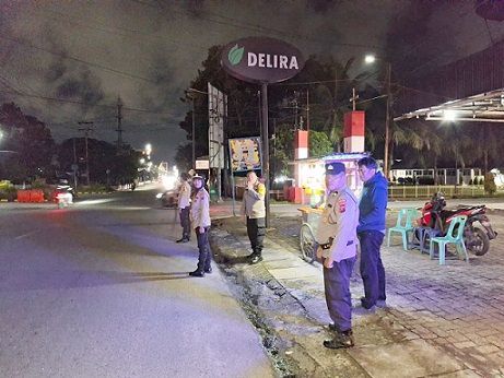 Kapolsek Siantar Selatan IPTU Suhaira Marbun SH bersama personilnya saat melaksanakan KRYD diwilkumnya
