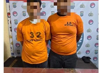 Kedua tersangka dan barang bukti