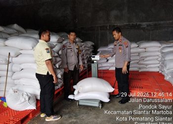Kapolsek Siantar Timur IPTU Edy J.J. Manalu SH. MH Dampingi Petani Binaan Jual Hasil Panen Jagung ke Bulog Cabang Pematangsiantar