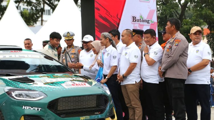 Kapolres Pematangsiantar AKBP Sah Udur Togi Marito Sitinjak SH SIK MH dan Wakil Walikota Herlina hadiri Ceremonial Start Sumut Rally 2026 FIA APRC Round 3 dan IMI National Rally Championship Round 4 di Lapangan Adam Malik