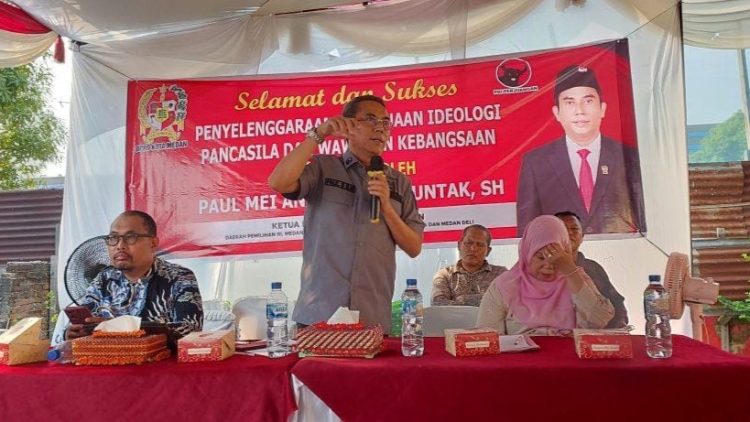 Anggota DPRD Medan Paul Mei Anton Simanjuntak saat penyebarluasan ideologi Pancasila dan Wawasan Kebangsaan (Wasbang) (Foto Ist)