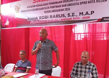 Ketua Fraksi PDI Perjuangan DPRD Kota Medan, Robi Barus SE M.AP saat gelar kegiatan Pembinaan Ideologi Pancasila dan Wawasan Kebangsaan di Jalan Laboratorium III, Kelurahan Kesawan, Kecamatan Medan Barat (Foto Ist)