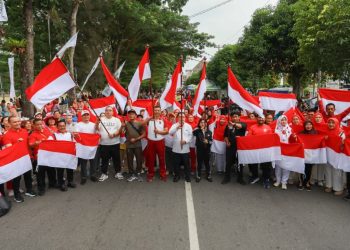 Wali Kota Pematangsiantar Wesly Silalahi SH MKn dan Ketua TP PKK Ny Liswati Wesly Silalahi hadiri acara Car Free Day (CFD) Rangkaian HUT ke-81 Kemerdekaan RI di kawasan Lapangan Adam Malik.