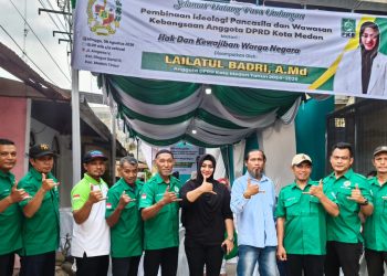 Anggota DPRD Medan, Lailatul Badri saat menggelar sosialisasi pembinaan ideologi Pancasila dan Wawasan Kebangsaan (Wasbang). (Foto Ist)