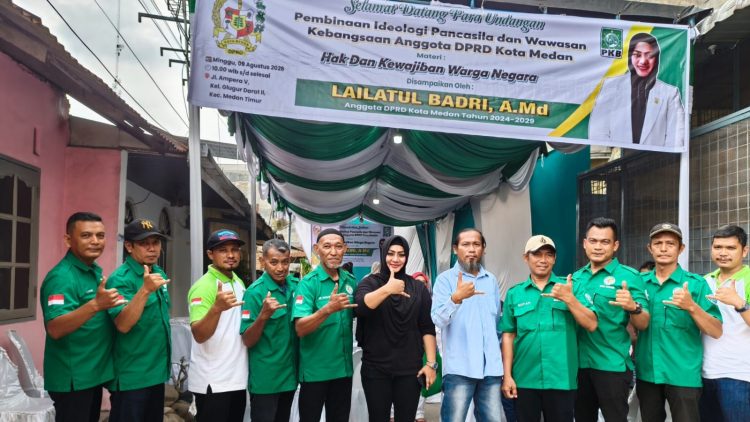 Anggota DPRD Medan, Lailatul Badri saat menggelar sosialisasi pembinaan ideologi Pancasila dan Wawasan Kebangsaan (Wasbang). (Foto Ist)