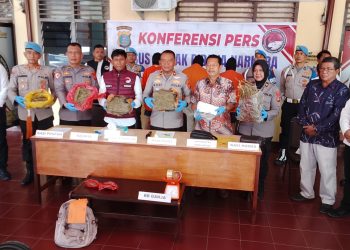 Wakapolres Pematangsiantar Kompol Budiono Saputro SH. MH pimpin press relase