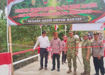 Kapolsek Gunung Malela AKP Hengky Siahaan SH. MH mewakili Kapolres Simalungun hadiri peresmian serentak Jembatan Garuda di Huta VI Nagori Karang Anyer,