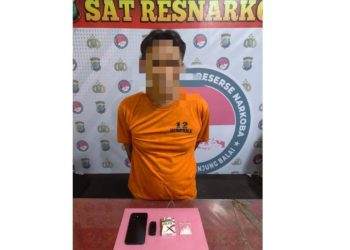 Tersangka IE alias Iw dan barang bukti