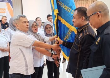 Ketua PWI Kota Pematangsiantar Periode 2026-2029 bersama Sekretaris Netty Herawati dan Bendahara Pardamean Pasaribu saat dikukuhkan Ketua PWI Provinsi Sumut Farianda Putra Sinik