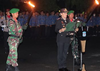 Kapolres Pematangsiantar AKBP Sah Udur T.M. Sitinjak SH. SIK. MH pimpin langsung apel kehormatan dan renungan suci
