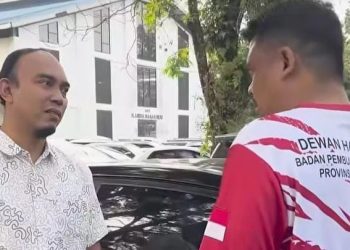 Gubernur Sumut Bobby Nasution saat menegur Asisten Perekonomian dan Pembangunan Setda Kota Siantar, Subrata Nata Lumbantobing yang memakai mobil dinas mengantar anak. (Foto Ist)