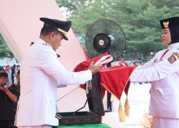 Wali Kota Tanjungbalai Mahyaruddin Salim Pimpin Upacara Penurunan Bendera